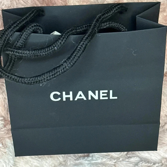 CHANEL PACKAGE/GIFT - Picture 10 of 10